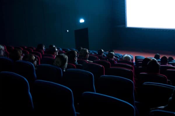 viewers watch 3D movie